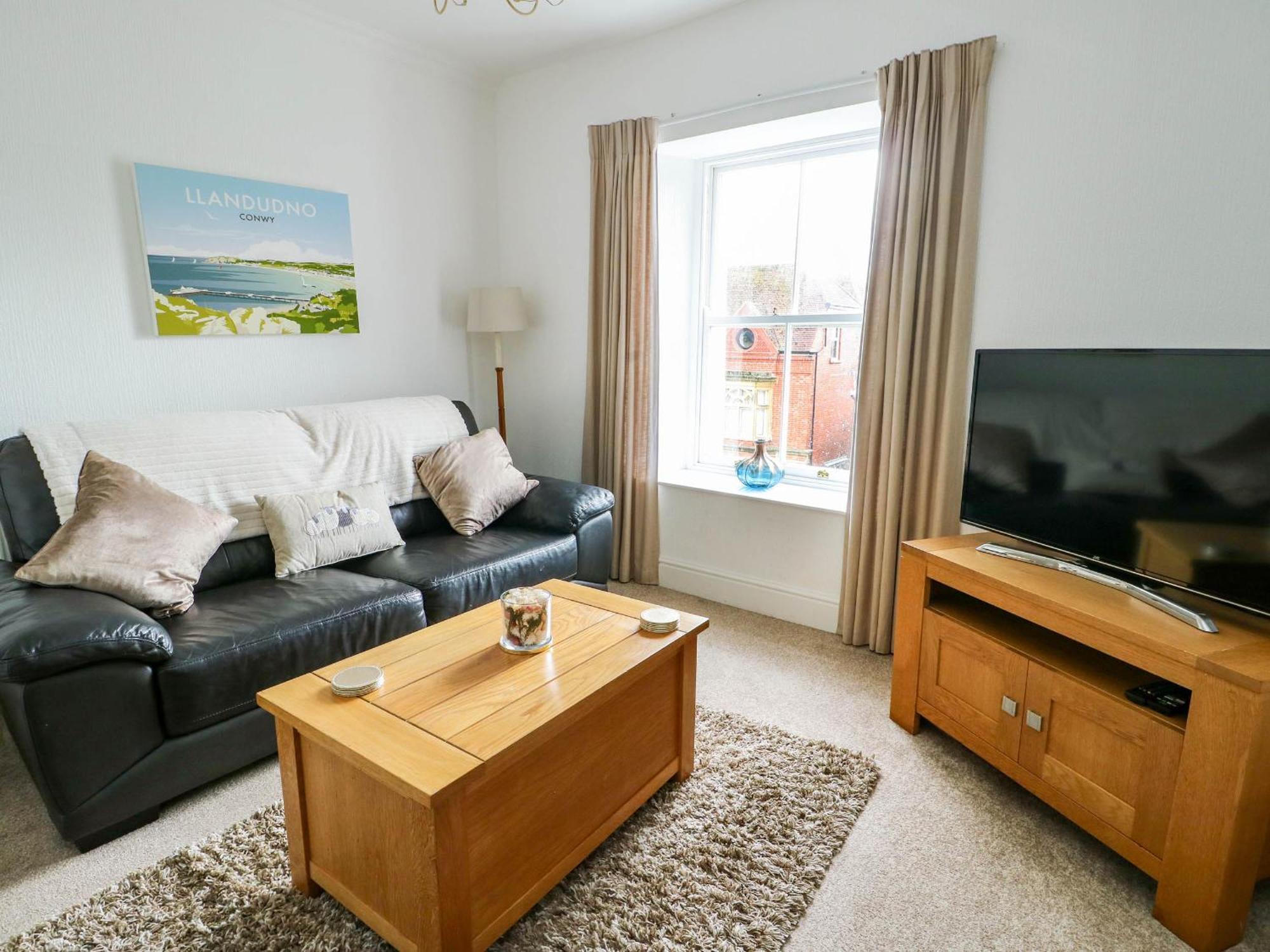 Llewelyn House Apartment Llandudno Bagian luar foto
