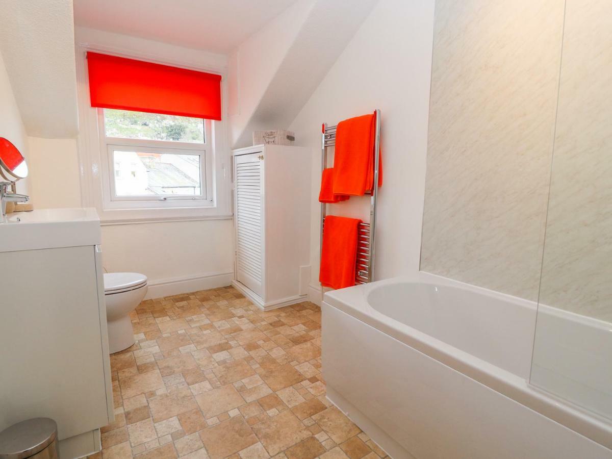 Llewelyn House Apartment Llandudno Bagian luar foto