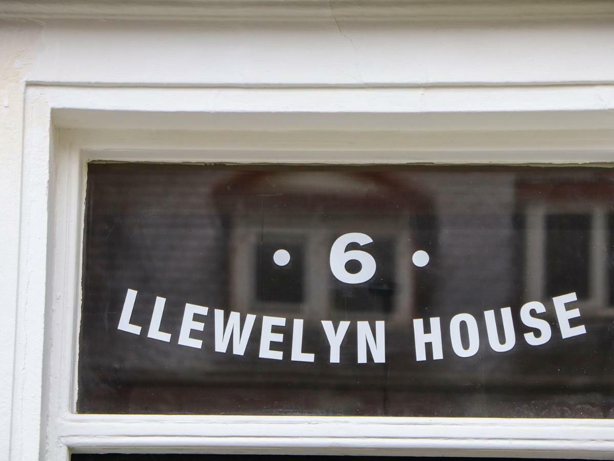Llewelyn House Apartment Llandudno Bagian luar foto