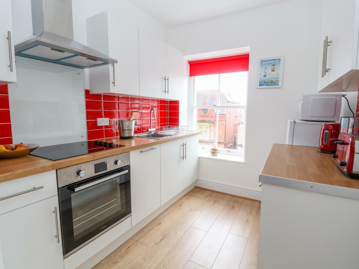 Llewelyn House Apartment Llandudno Bagian luar foto