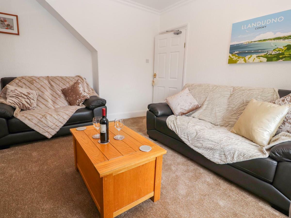 Llewelyn House Apartment Llandudno Bagian luar foto