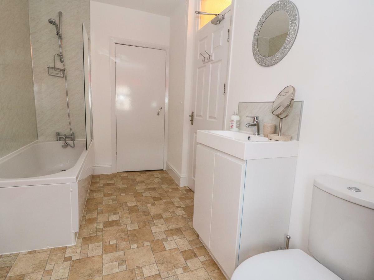 Llewelyn House Apartment Llandudno Bagian luar foto