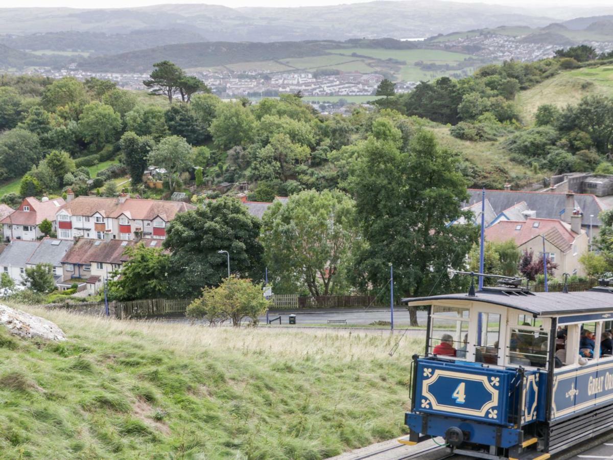 Llewelyn House Apartment Llandudno Bagian luar foto