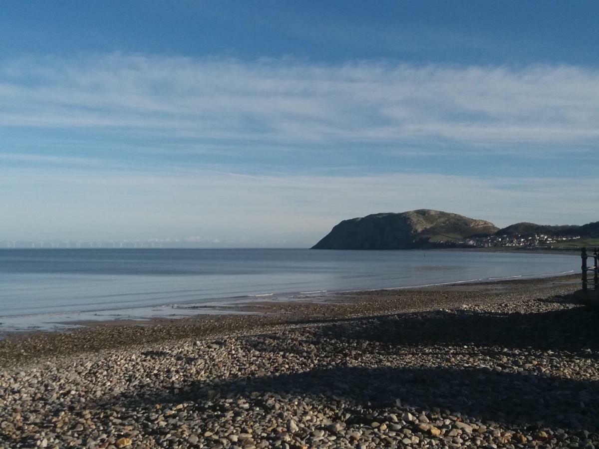 Llewelyn House Apartment Llandudno Bagian luar foto