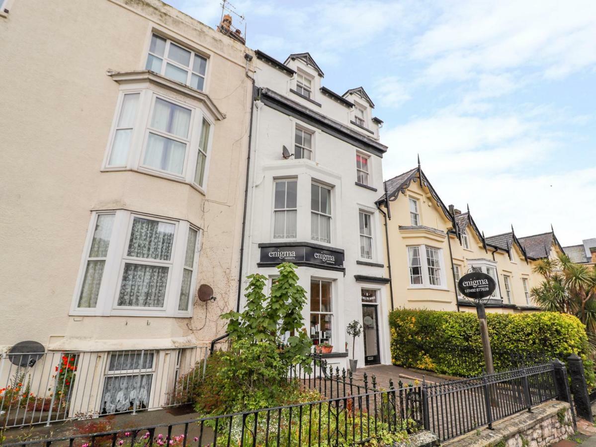Llewelyn House Apartment Llandudno Bagian luar foto